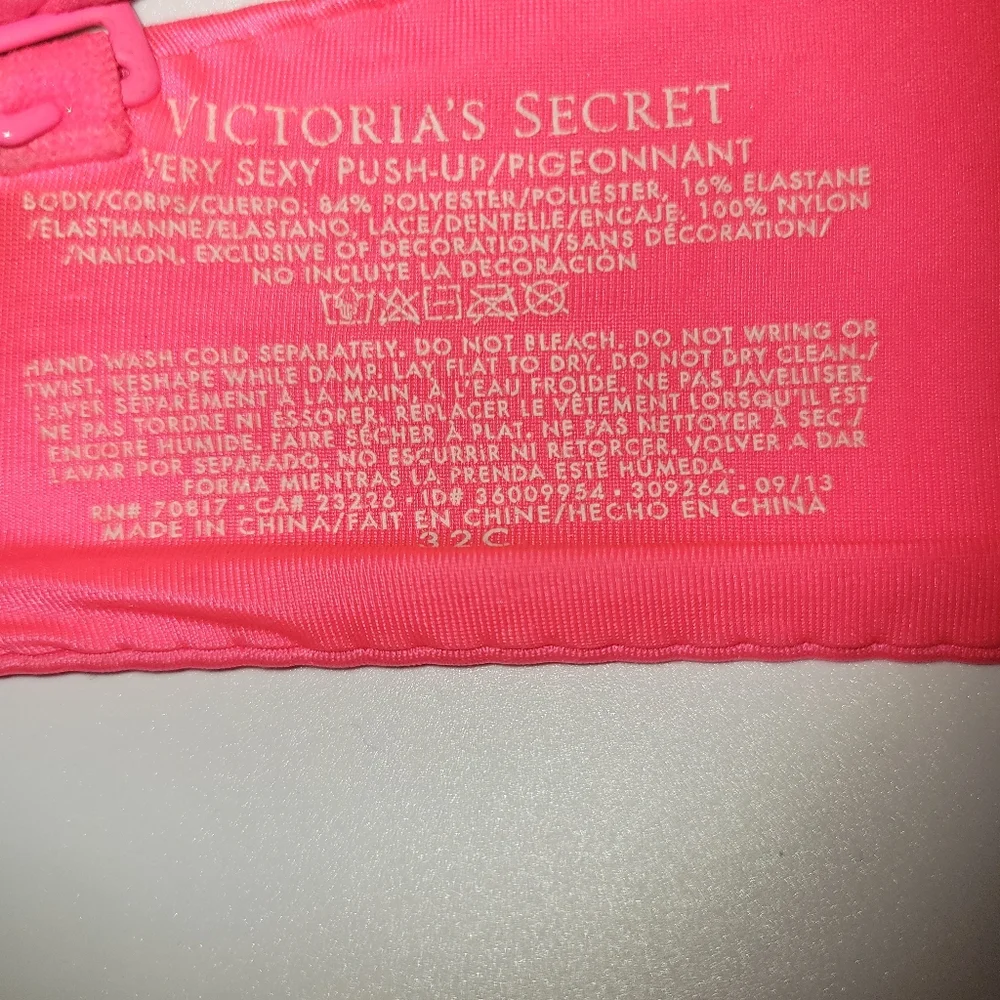 Victoria's Secret Very Sexy Push Up 32C - Picture 3 of 3